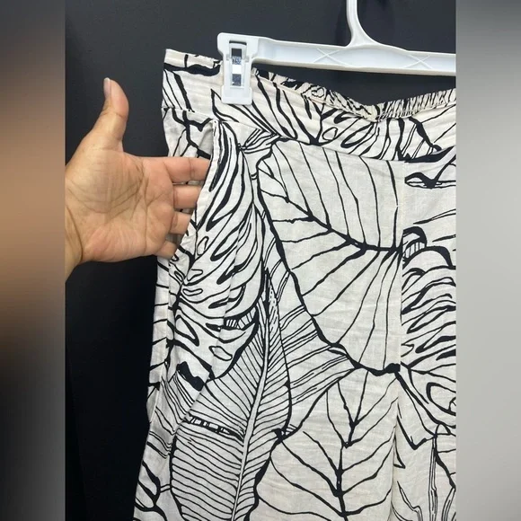 Rachel Zoe Black and White Leaf Print Wide-Leg pants, super fresh and comfy - Picture 4 of 11